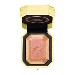 Too Faced Diamond Light Highlighter